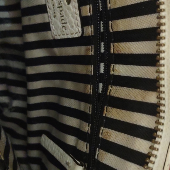 VERY USED KATE SPADE CROSS BODY CREAM AND GRAY HAS LOTS OF WEAR - Picture 11 of 13